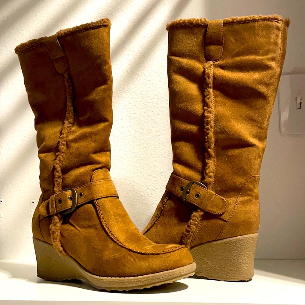 Mid-calf camel boot
